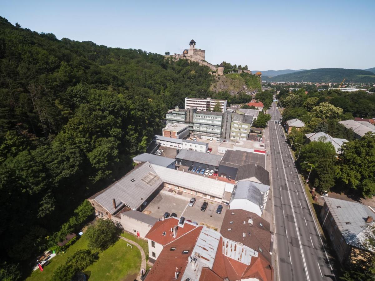 Trenčín Krasny Priestranny Slnecny Apartman V Centre Mesta מראה חיצוני תמונה